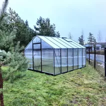 Szklarnia ROA Classic EHLB 3.0, typu oranżeria, wykonana ze stali ocynkowanej ogniowo i poliwęglanu komorowego 8 mm, bardzo wytrzymała