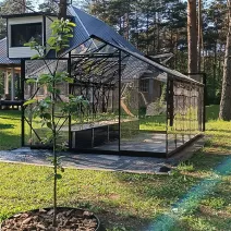 Szklarnia ROA Luxury EHLB 3.0, typu oranżeria, wykonana z ocynkowanej ogniowo stali i monolitycznego poliwęglanu, przezroczysta i bardzo odporna