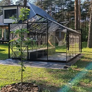 Szklarnia ROA Luxury EHLB 3.0, typu oranżeria, wykonana z ocynkowanej ogniowo stali i monolitycznego poliwęglanu, przezroczysta i bardzo odporna